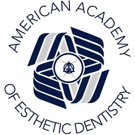 Marca da American Academy of Esthetic Dentistry.